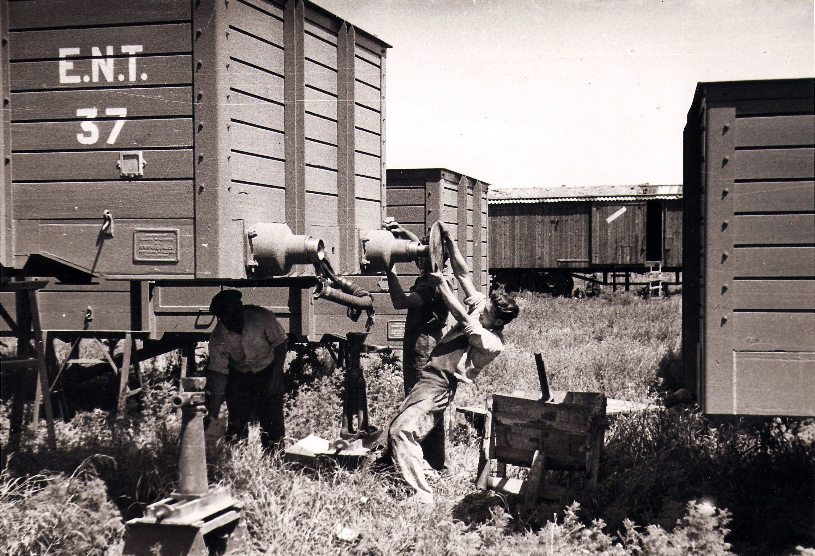 Imagen antigua de trabajadores de la planta